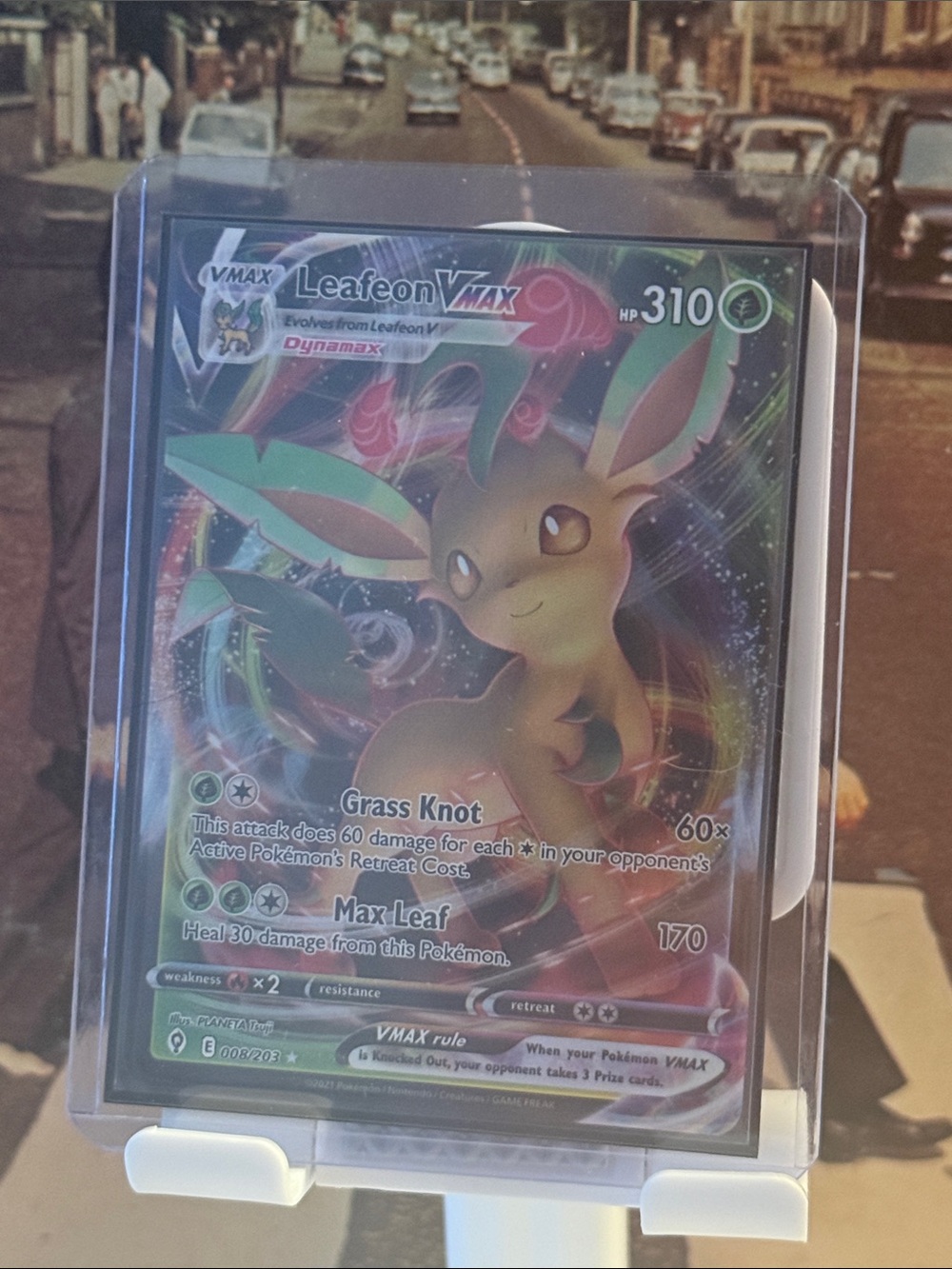 [RAW] Pokemon Leafeon VMAX Card